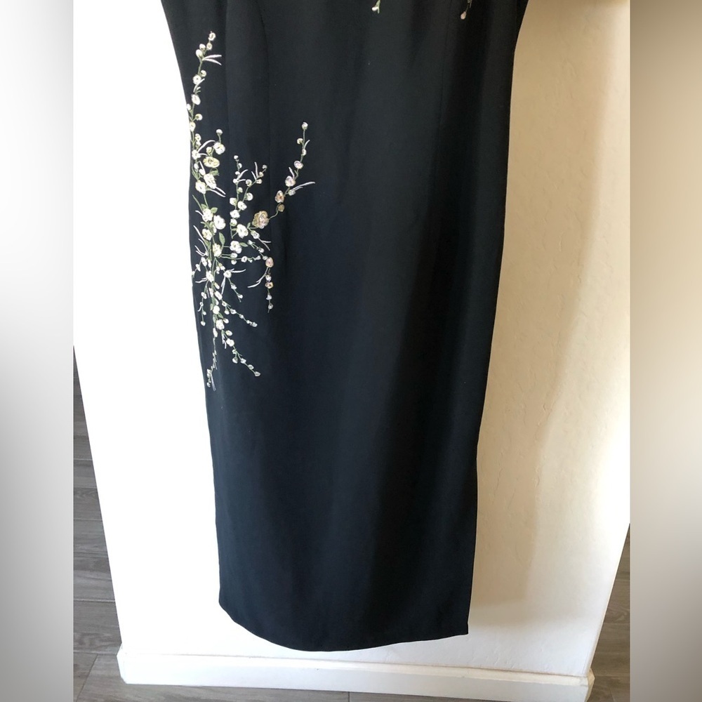 Vintage black maxi dress with floral embroidered details & side slit•••Evening - Picture 4 of 10